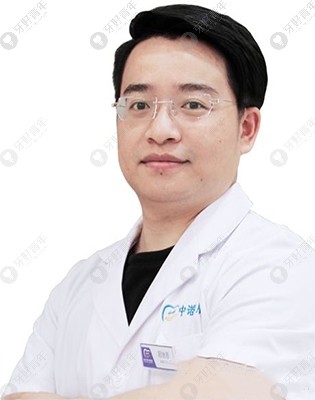 长沙中诺口腔种植科主任易继恩
