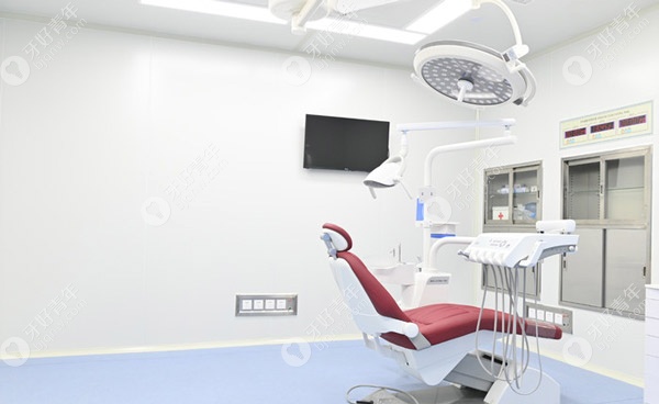 雅莱齿科的种植牙手术室